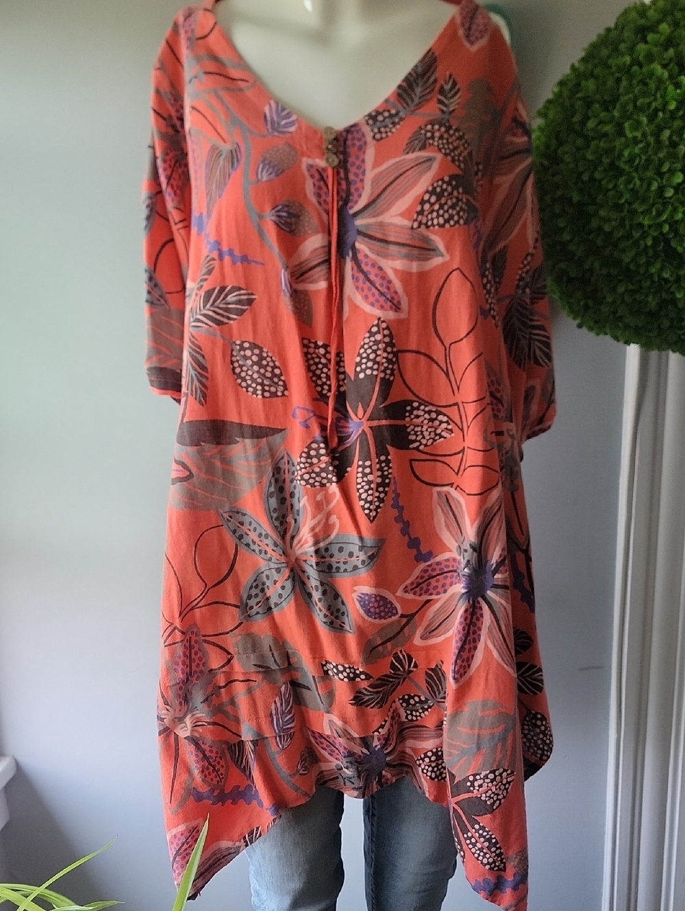 Women’s Floral V-Neck Tunic Top in Coral - Picture 4 of 12